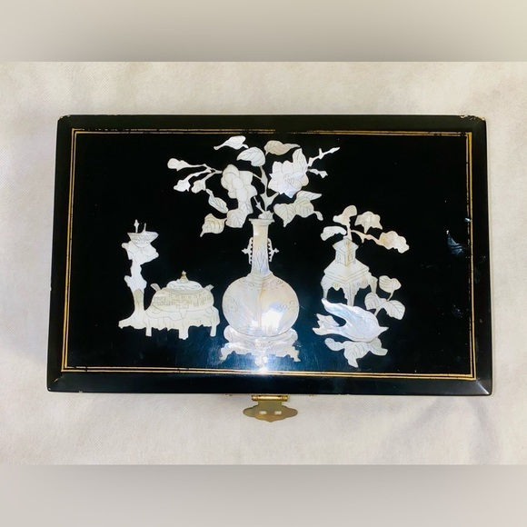 Black Lacquered Jewelry Box with Inlay Design. Vintage (1960-70’s) - Picture 1 of 6